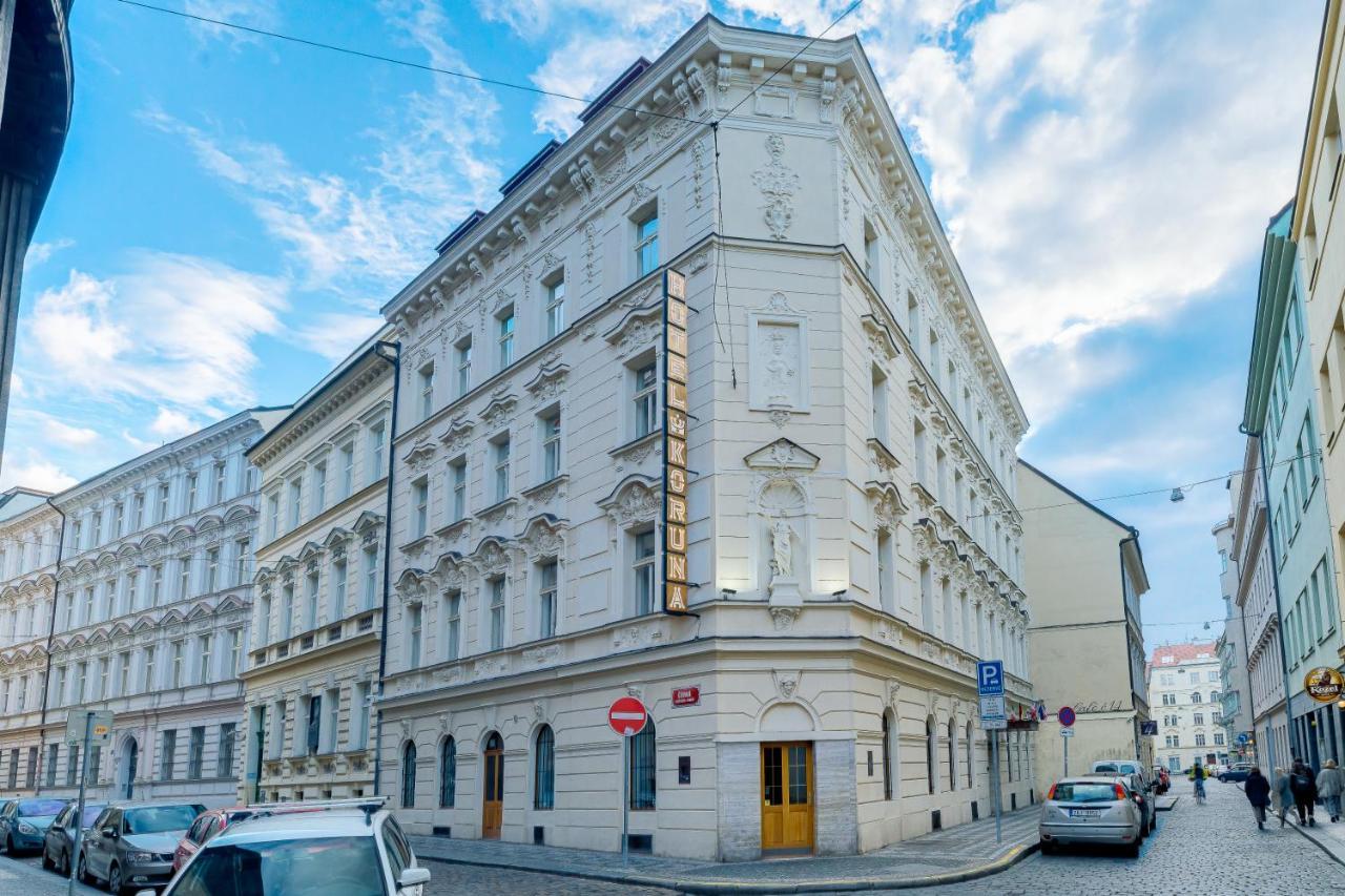 Koruna Готель